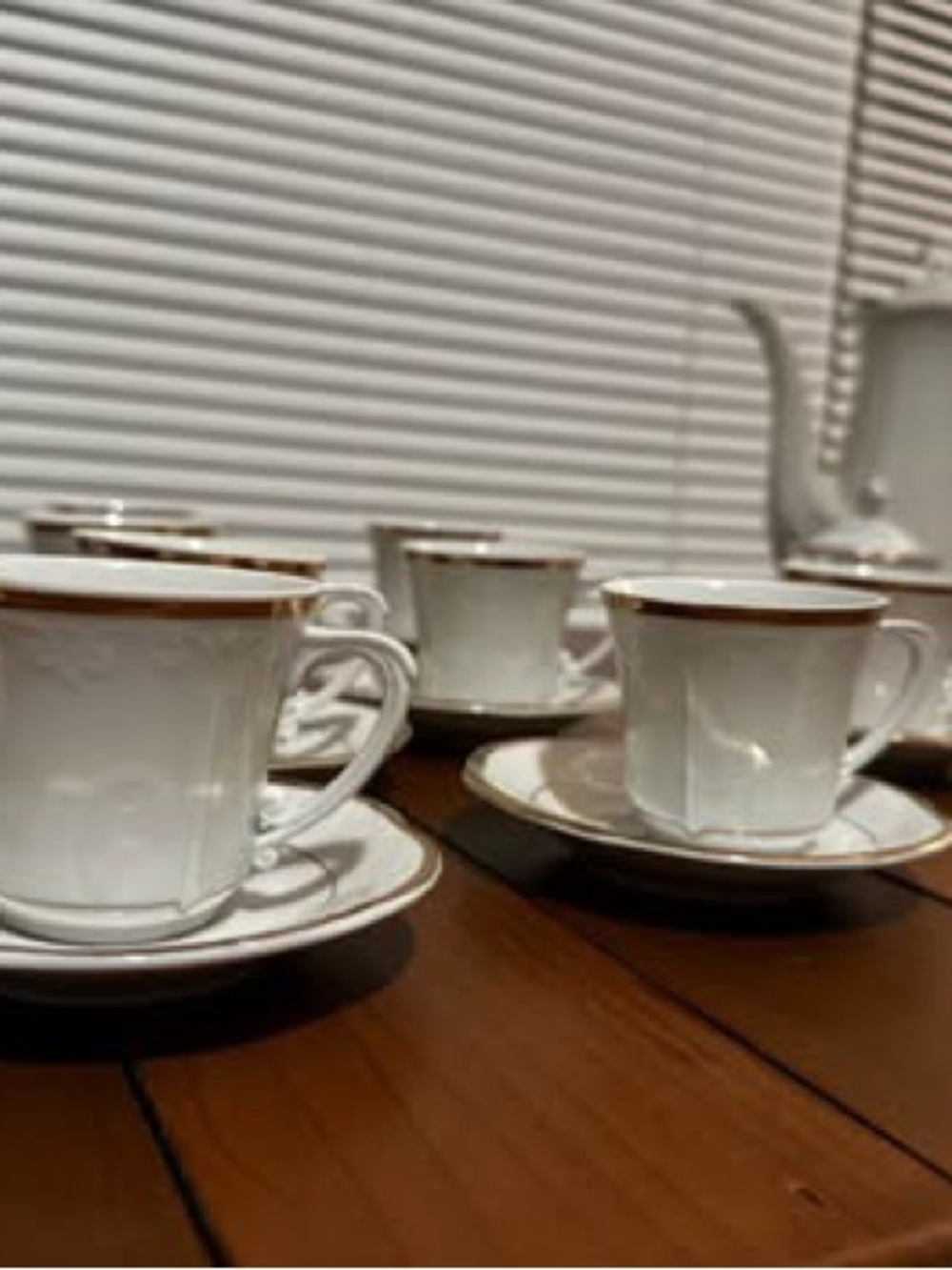 Elegant White Porcelain Tea Cups with Gold Trim - Set of Cups & Saucers